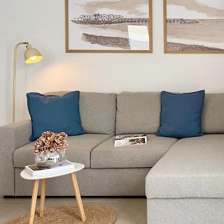 Canaryislandshost L Almar De *