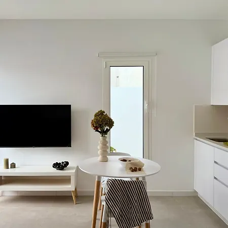 Canaryislandshost L Almar De