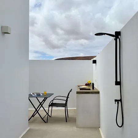 Canaryislandshost L Almar De * Arrieta