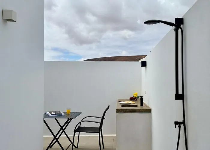 Canaryislandshost L Almar De * Arrieta (Lanzarote)