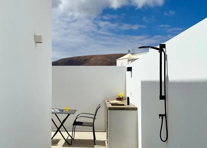 Canaryislandshost L Almar De *