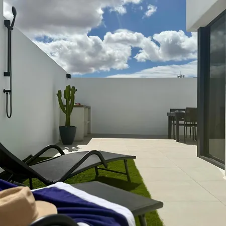 Canaryislandshost L Almar De